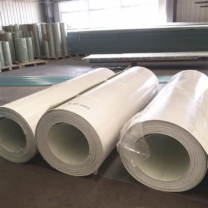 Feuille en plastique renforcée en fibre de verre enrobée de gel pour revêtement de carrosserie de camion réfrigéré